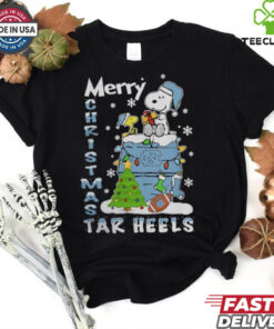 North Carolina Tar Heels Snoopy And Woodstock Merry Christmas Shirt