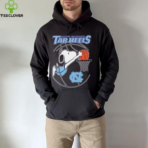 North Carolina Tar Heels basketball Snoopy dunk logo hoodie, sweater, longsleeve, shirt v-neck, t-shirt