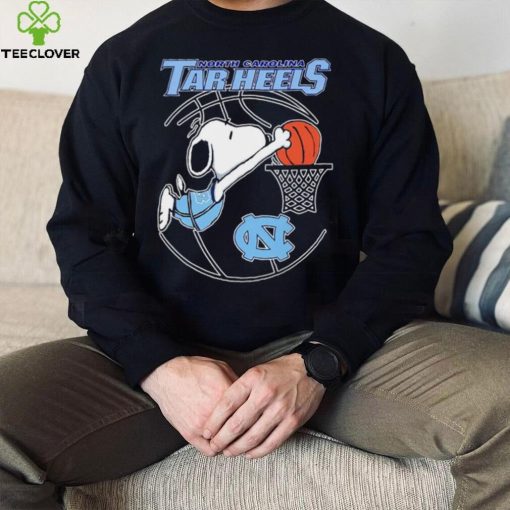 North Carolina Tar Heels basketball Snoopy dunk logo hoodie, sweater, longsleeve, shirt v-neck, t-shirt