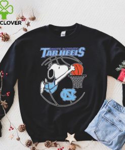 North Carolina Tar Heels basketball Snoopy dunk logo hoodie, sweater, longsleeve, shirt v-neck, t-shirt