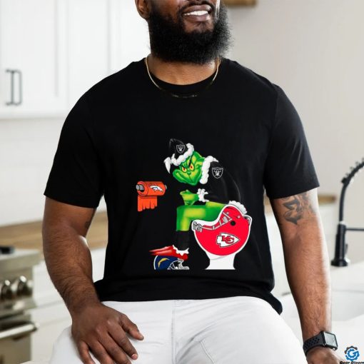Oakland Raiders Grinch Santa Sitting Kansas City Chiefs Toilet christmas shirt