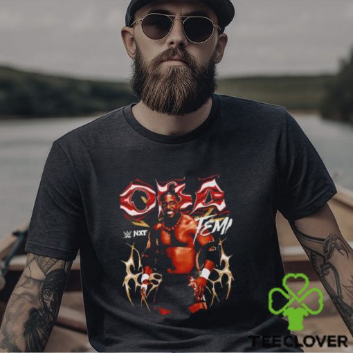 Oba Femi pose superstars WWE shirt