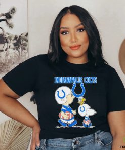 Indianapolis Colts Snoopy Plays The Football Game hoodie, sweater, longsleeve, shirt v-neck, t-shirt