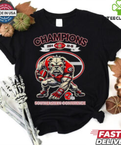The **Official Champions 2024 22-19 Southeastern Conference Georgia Bulldogs Mascot Shirt** celebrates the Georgia Bulldogs' victory in the 2024 Southeastern Conference Championship with a final score of 22-19. Featuring the Bulldogs' mascot, this shirt is a perfect way for fans to show their pride in the team’s accomplishment!