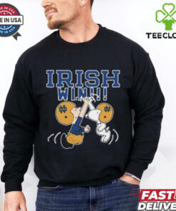 Official Charlie And Snoopy High Five Notre Dame Fighting Irish Win Navy Midshipmen Graphic t shirt
