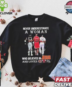 Official Chicago Bulls Chicago Bears Never Underestimate A Woman Believes In Jesus T Shirt