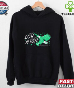 Official Hit ‘Em Low Hit ‘Em High Philadelphia Eagles vs Washington Commanders NFL Philadelphia PA t shirt