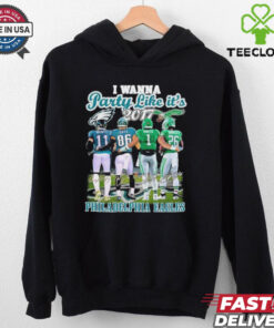 Official I Wanna Party Like It’s 2017 Philadelphia Eagles Signatures Shirt