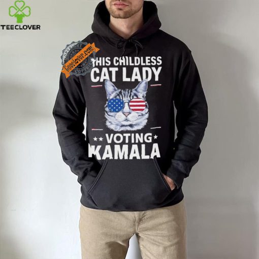 Official Kamala This Childless Cat Lady Is Voting Kamala Harris 2024 T Shirt