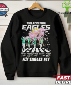 Official Kenny Pickett, Saquon Barkley, AJ Brown, Jalen Hurts, Nick Sirianni Philadelphia Eagles Coach Fly Eagles Fly Signatures T-Shirts with a celebratory design featuring key player and coach signatures, perfect for Eagles fans.