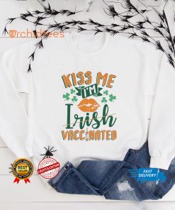 Official Kiss Me I‘m Irish Vaccinated Funny St Patrick Day Gift Shirt