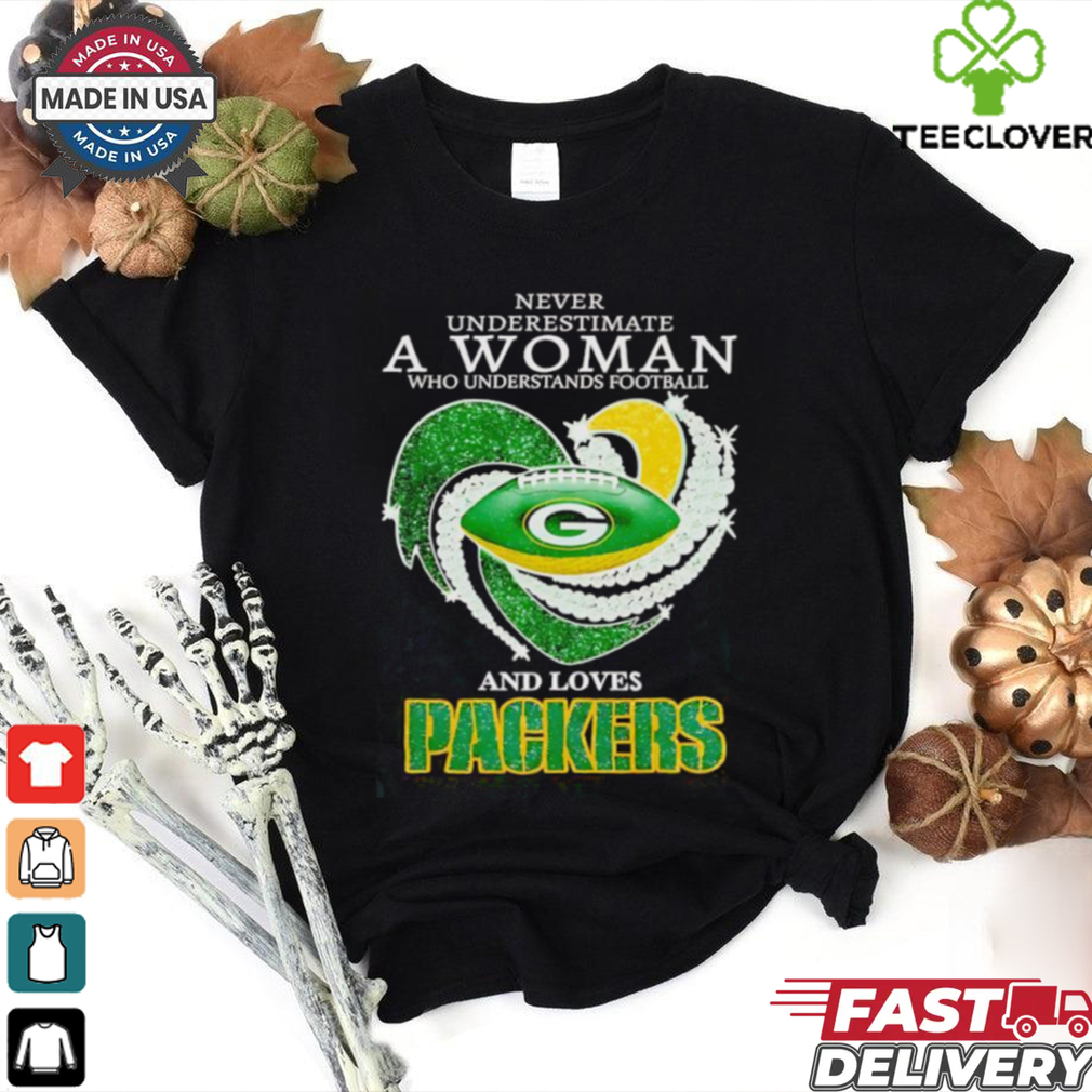 Official Never underestimate a woman who understands football and loves Packers shirt Official Never underestimate a woman who understands football and loves Packers shirt