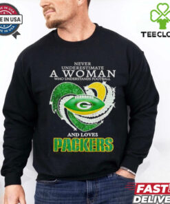 Official Never underestimate a woman who understands football and loves Packers shirt