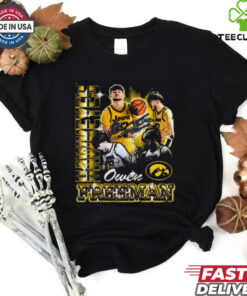 Official Owen Freeman Iowa Hawkeyes Basketball 90s Graphic Signature T-shirt featuring a retro-inspired design celebrating Owen Freeman and his impact on Iowa Hawkeyes basketball, complete with his signature.