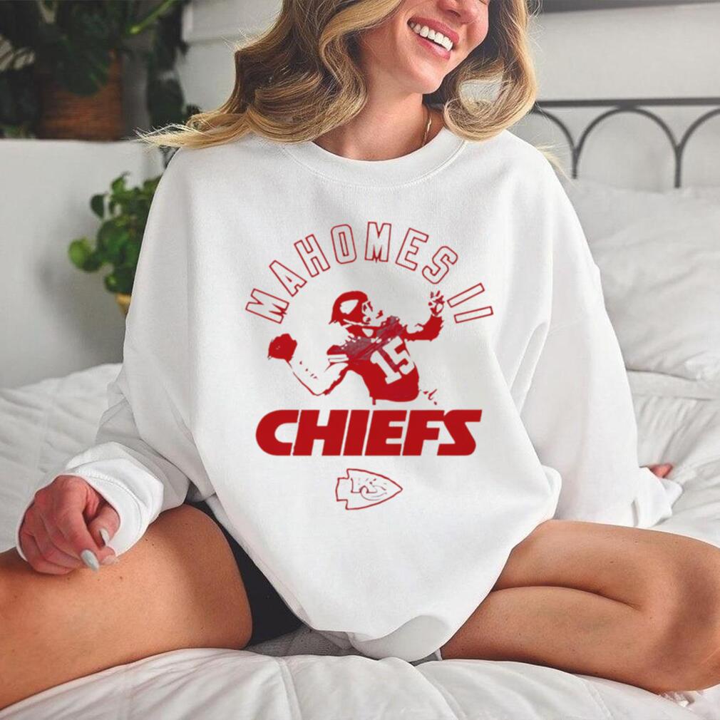 Official Patrick Mahomes Kansas City Chiefs throw the ball shirt Official Patrick Mahomes Kansas City Chiefs throw the ball shirt