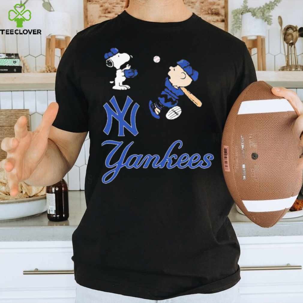 Official Snoopy And Charlie Brown Play Baseball New York Yankees Logo T  shirt - Limotees