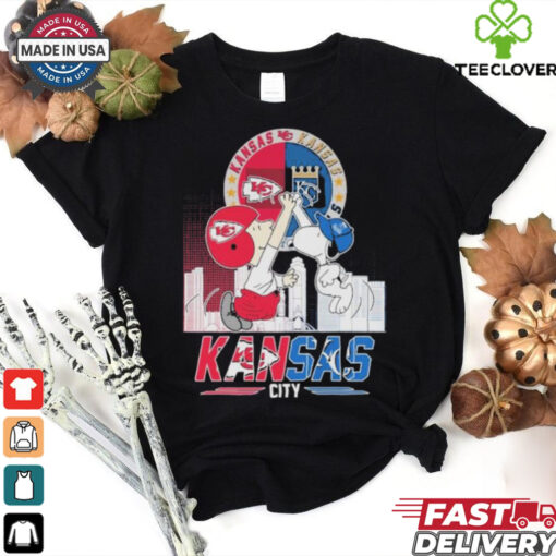 Official Snoopy And Charlie Browns High Five Kansas City Chiefs X Kansas City Royals Shirt