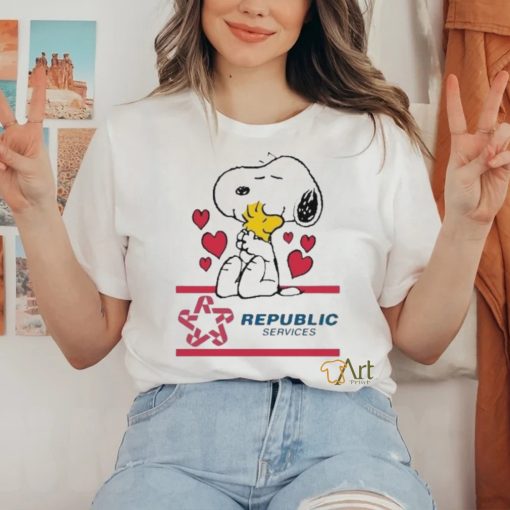 Official Snoopy And Woodstock Loves Republic Services Logo Shirt