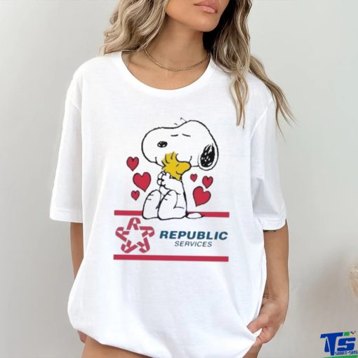 Official Snoopy And Woodstock Loves Republic Services Logo Shirt