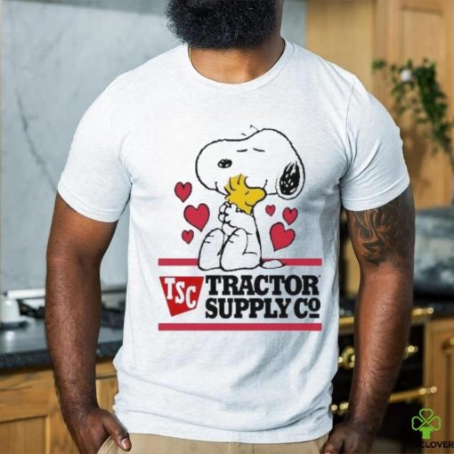 Official Snoopy And Woodstock Loves Tractor Supply Logo Shirt