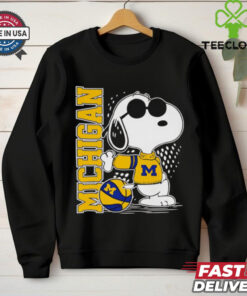 Official Snoopy Michigan Wolverines pose stand shirt