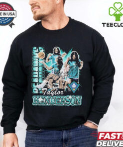 Official Taylor Henderson UNC Wilmington Seahawks 90s Graphic Signature t shirt