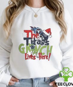 Official grinch Hat Santa The Titans Lives Here Christmas Shirt