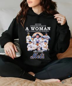 Official never Underestimate a woman who understands baseball and loves Mets signatures 2023 shirt