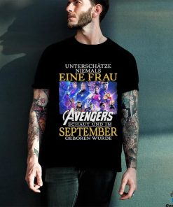 Official unterschatze niemals Eine Frau die Aavengers schaut und im September geboren wurde shirt