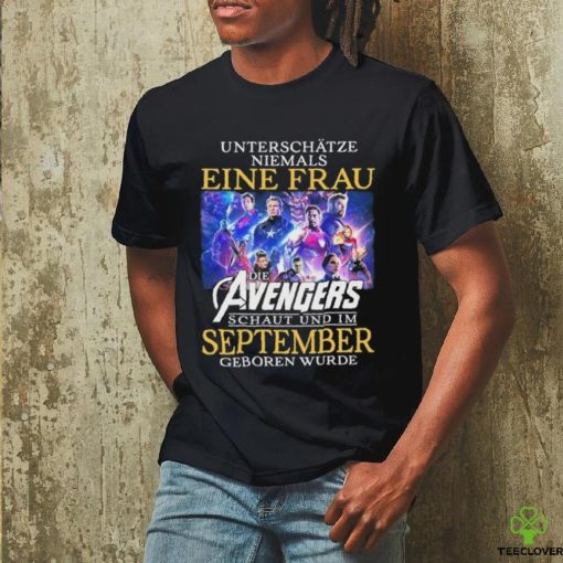 Official unterschatze niemals Eine Frau die Aavengers schaut und im September geboren wurde shirt