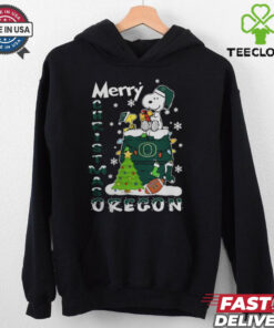 Oregon Ducks Snoopy And Woodstock Merry Christmas Shirt