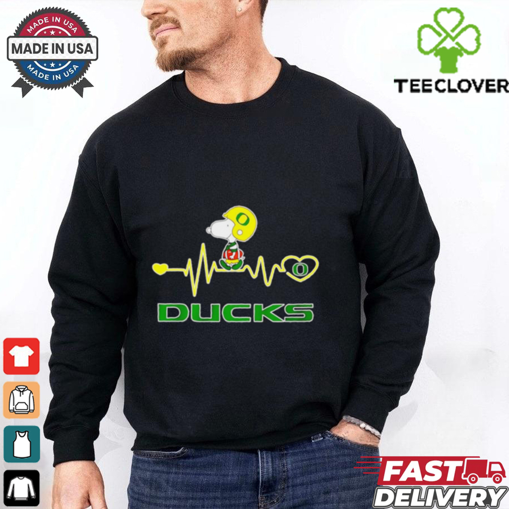 Oregon Ducks x Snoopy player heartbeat shirt Oregon Ducks x Snoopy player heartbeat shirt