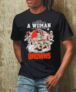 Original Never Underestimate A Woman Who Understands Football And Loves Cleveland Browns Signatures 2024 T Shirt