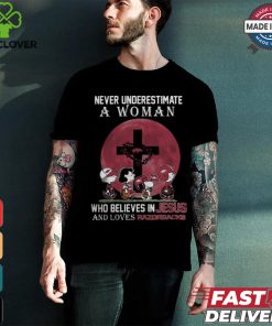 Peanuts Characters Never Underestimate A Woman Who Believes In Jesus And Loves Arkansas Razorbacks Shirt