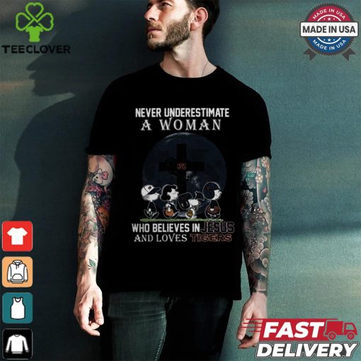 Peanuts Characters Never Underestimate A Woman Who Believes In Jesus And Loves Auburn Tigers Shirt