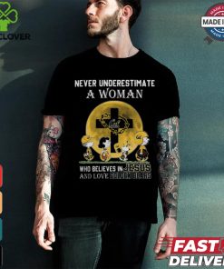 Peanuts Characters Never Underestimate A Woman Who Believes In Jesus And Loves California Golden Bears Shirt