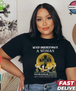 Peanuts Characters Never Underestimate A Woman Who Believes In Jesus And Loves California Golden Bears Shirt