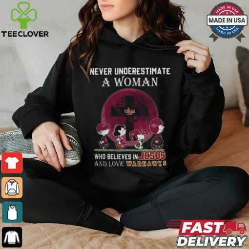Peanuts Characters Never Underestimate A Woman Who Believes In Jesus And Loves ULM Warhawks Shirt
