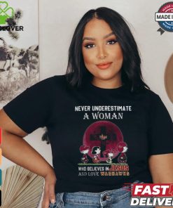 Peanuts Characters Never Underestimate A Woman Who Believes In Jesus And Loves ULM Warhawks Shirt