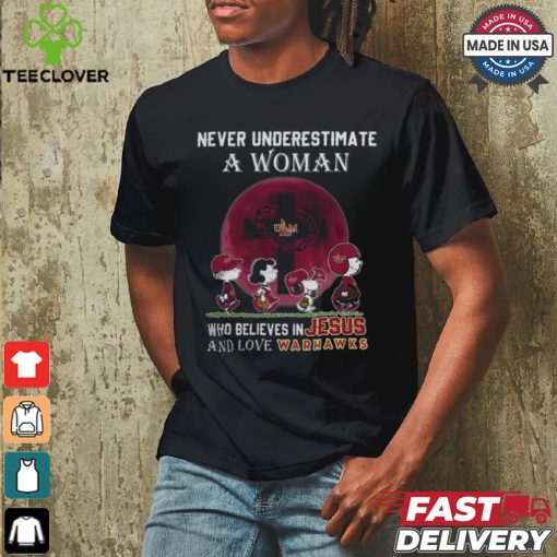 Peanuts Characters Never Underestimate A Woman Who Believes In Jesus And Loves ULM Warhawks Shirt