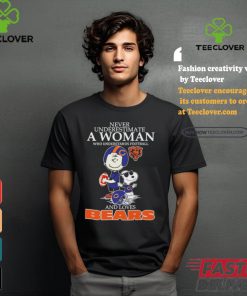 Peanuts Characters Never Underestimate A Woman Who Understands Football And Loves Chicago Bears T shirt