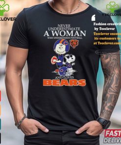 Peanuts Characters Never Underestimate A Woman Who Understands Football And Loves Chicago Bears T shirt