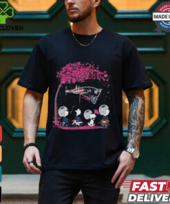 Peanuts Characters New England Patriots In October We Wear Pink 2024 Shirt