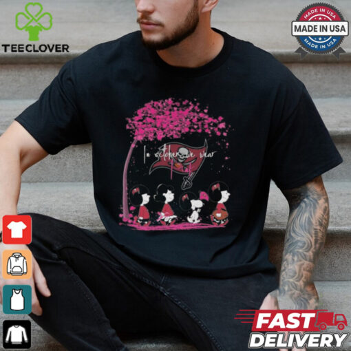 Peanuts Characters Tampa Bay Buccaneers In October We Wear Pink 2024 Shirt