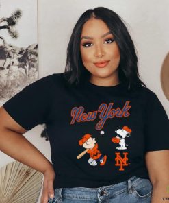 Peanuts Charlie Brown And Snoopy Playing Baseball New York Mets Shirt 1 Peanuts Charlie Brown And Snoopy Playing Baseball New York Mets Shirt