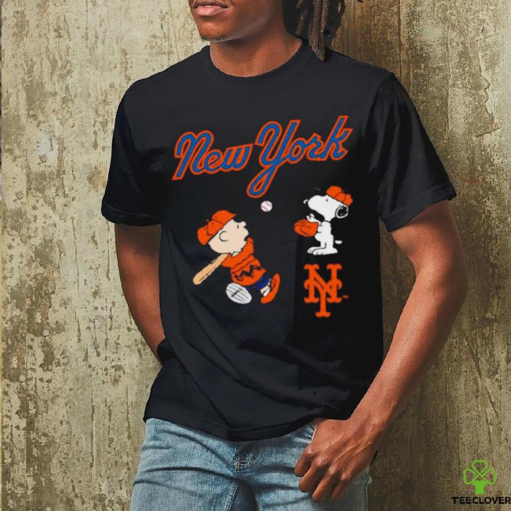 Peanuts Charlie Brown And Snoopy Playing Baseball New York Mets Shirt Peanuts Charlie Brown And Snoopy Playing Baseball New York Mets Shirt