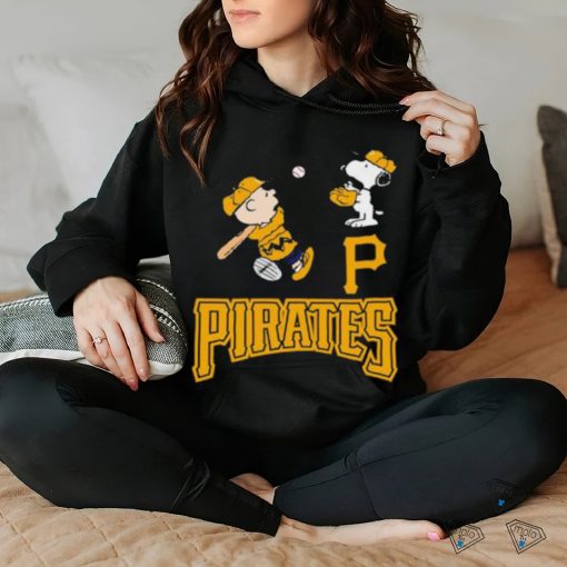 Peanuts Charlie Brown And Snoopy Playing Baseball Pittsburgh Pirates Shirt