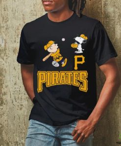 Peanuts Charlie Brown And Snoopy Playing Baseball Pittsburgh Pirates Shirt