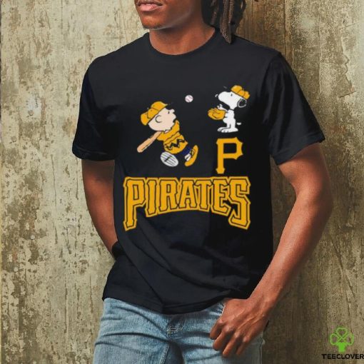 Peanuts Charlie Brown And Snoopy Playing Baseball Pittsburgh Pirates Shirt