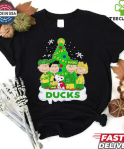 Peanuts Oregon Ducks Christmas tree shirt